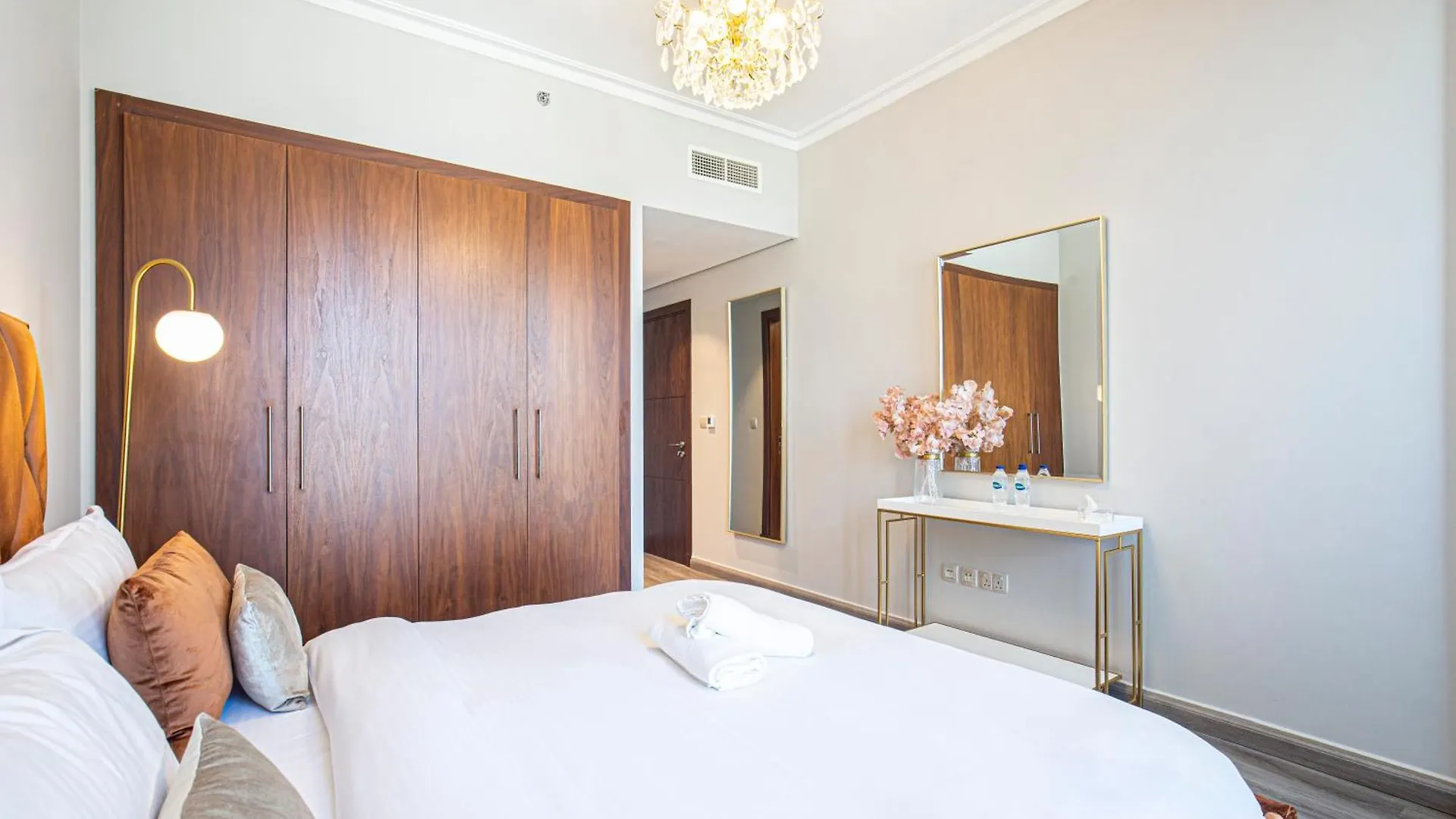 Magnificent Luxurious 2 Bedroom With City Skyline & Sea View Dubai