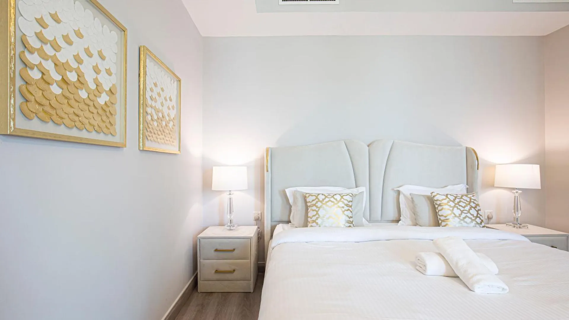Magnificent Luxurious 2 Bedroom With City Skyline & Sea View Dubai